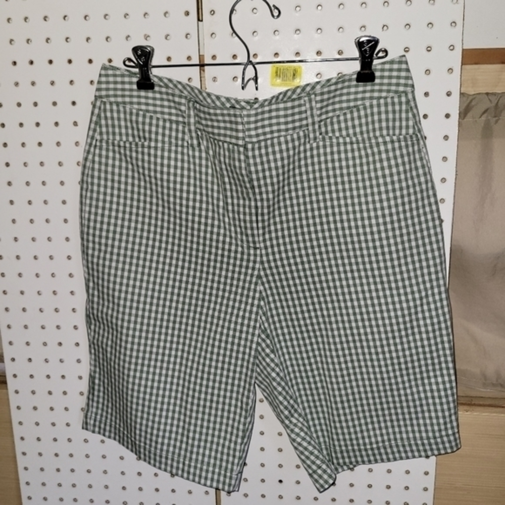 Lands' End size 6 mid‎ rise women's shorts  green plaid